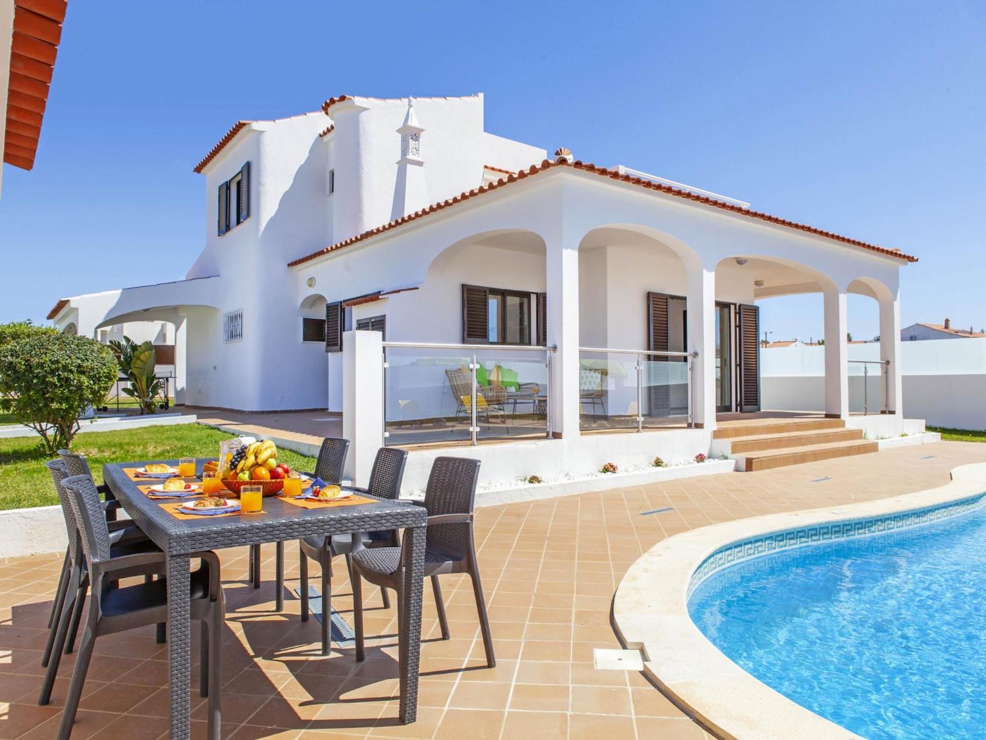 Amazing W Private Pool